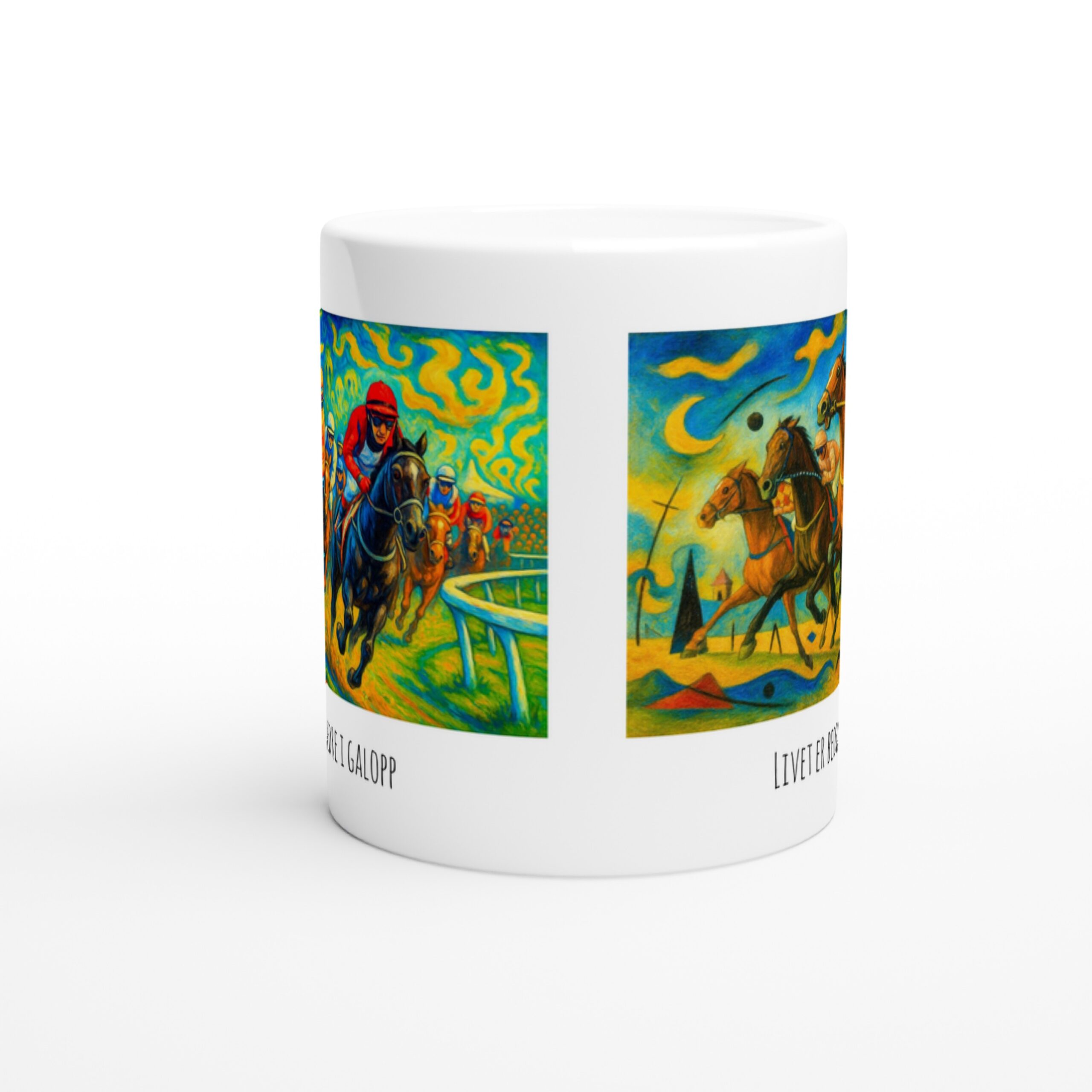 Keramisk krus med to kunstneriske motiver: en hesteløp-scene med jockeyer og en galopperende hest, lyse farger og dynamisk komposisjon.